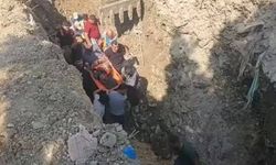 Hatay'da altyapı çalışmasında toprak altında kalan işçi kurtarıldı