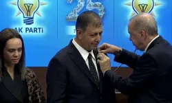 Cemil Tugay AK Parti’ye Geçti, Rozeti Cumhurbaşkanı Erdoğan Taktı!