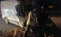 Kahramanmaraş’ta Feci Kaza! Traktör Römorkuna Çarpan Transit Sürücüsü Ağır Yaralandı
