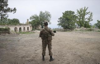 Karabağ'da mayın patlaması sonucu 2 Azerbaycan askeri şehit düştü