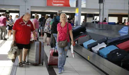 Antalya'ya turist yağıyor: Hava yoluyla gelen turist sayısı 3 milyonu aştı