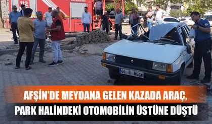 Afşin’de Meydana Gelen Kazada Araç, Park Halindeki Otomobilin Üstüne Düştü