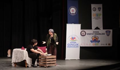 Adana'da polis ve öğrenciler aynı tiyatro oyununda rol aldı