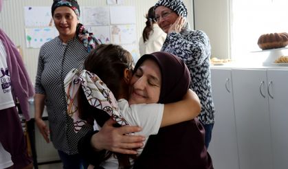 Farklı illerden anneler depremde öksüz kalan çocukları sevindirmek için Hatay'da buluştu