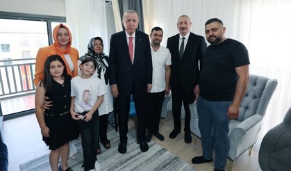 Cumhurbaşkanı Erdoğan ve Azerbaycan Cumhurbaşkanı Aliyev, depremzede bir aileyi ziyaret etti