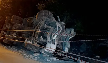 Eve Çarpan Kamyon Faciası! Mersin’de Sürücü Hayatını Kaybetti!