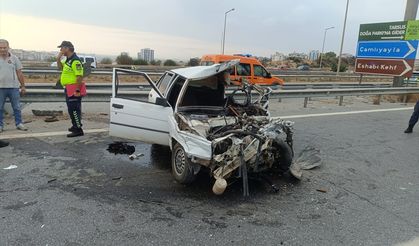 Refüje çarpan otomobildeki 1 kişi öldü, 1 kişi yaralandı