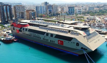 Depremzede öğrencilere okul olan gemi olası afetler için hazır bekletilecek