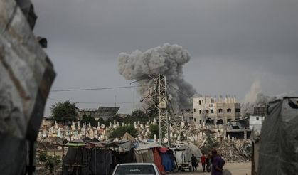 İşgalciler Gazze’de malzeme deposunu hedef aldı