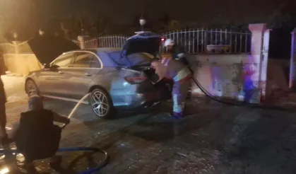 Kundaklama dehşeti: Otomobil alev alev yandı