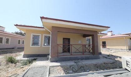 Hatay Samandağ'da kırsal afet konutlarının yapımı sürüyor