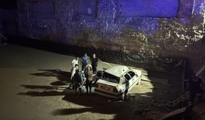 İnşaat temeline devrilen araçtaki 4 kişi yaralandı