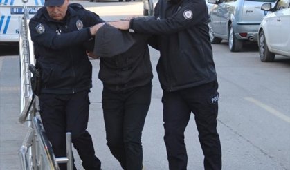 Mersin'de trafik ışıklarında kavga eden sürücülere 1986 lira ceza verildi