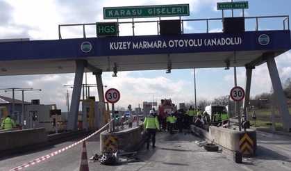 Otoyol gişelerindeki bariyere çarpan otomobilin sürücüsü öldü