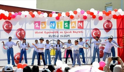 22 NİSAN OKULLAR TATİL Mİ? 23 NİSAN KUTLAMALARI İPTAL Mİ OLDU?