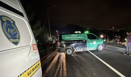 Adana'da iki otomobilin çarpıştığı kazada 2 kişi öldü, 3 kişi yaralandı