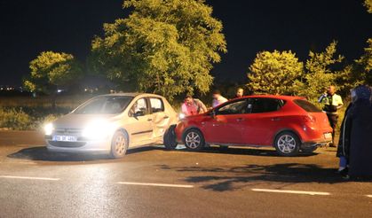 Kilis'te 2 otomobilin çarpıştığı kazada 4 kişi yaralandı