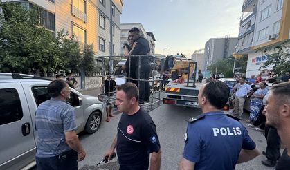 Antalya'daki ev yangınında dumandan etkilenen 10 kişiyi itfaiye kurtardı