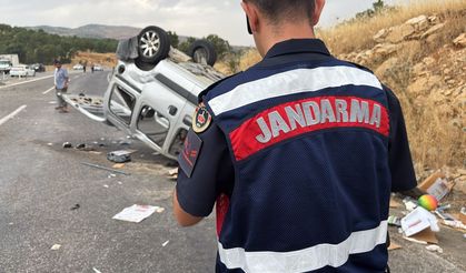 Adıyaman'da otomobil ile hafif ticari araç çarpıştı, 5 kişi yaralandı