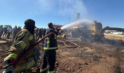 Diyarbakır'da buğday hasadı yapan biçerdöver yandı