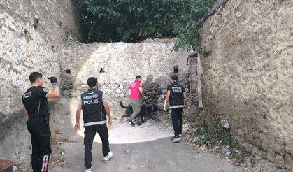 "Kozan'a Güven" Operasyonu: Aranan Terör Firarisi Yakalandı, Çok Sayıda Yasaklı Madde Ele Geçirildi
