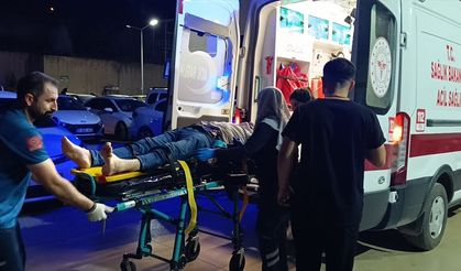Adana'da üç otomobil çarpıştı, 7 kişi yaralandı