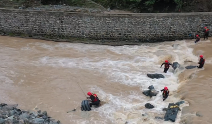 Giresun'da Şiddetli Sağanak Felaketi: Sel Sularına Kapılan 2 Kişi Aranıyor!