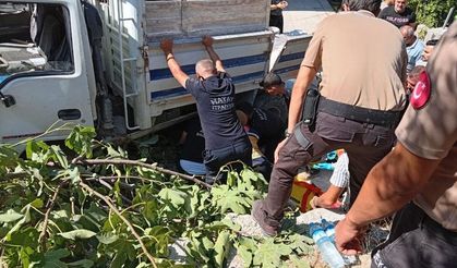 Hatay'da bahçeye devrilen kamyonetin altında kalan kadın öldü