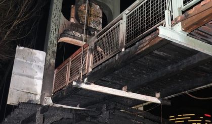 Adana'da Seyhan Nehri üzerindeki asma yaya köprüsünde çıkan yangın söndürüldü