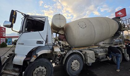 Bingöl'de sondaj aracı ile beton mikserinin çarpıştığı kazada 2 kişi yaralandı