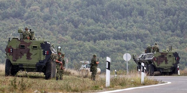 Sırbistan ordusu Kosova sınırına konuşlanıyor