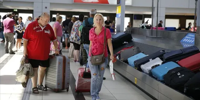 Antalya'ya turist yağıyor: Hava yoluyla gelen turist sayısı 3 milyonu aştı