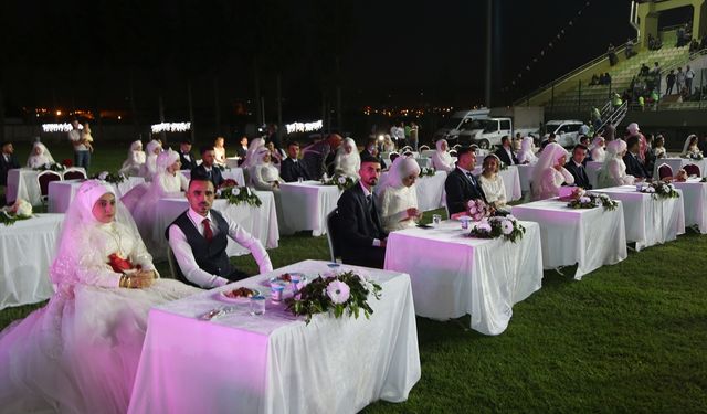 100 depremzede çift için toplu nikah töreni yapıldı!
