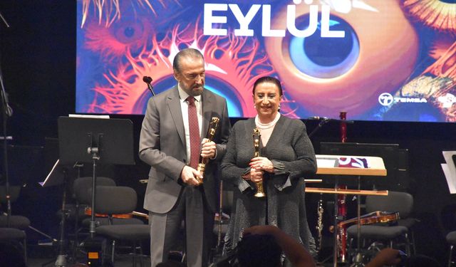 30. Uluslararası Adana Altın Koza Film Festivali'nde "Onur Ödülleri" törenle verildi