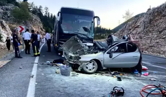 Yolcu otobüsüyle otomobil çarpıştı, 1 kişi öldü, 5 kişi yaralandı!