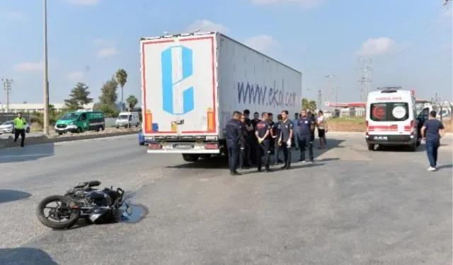 Adana'da TIR'ın Çarptığı Motosikletli Hayatını Kaybetti