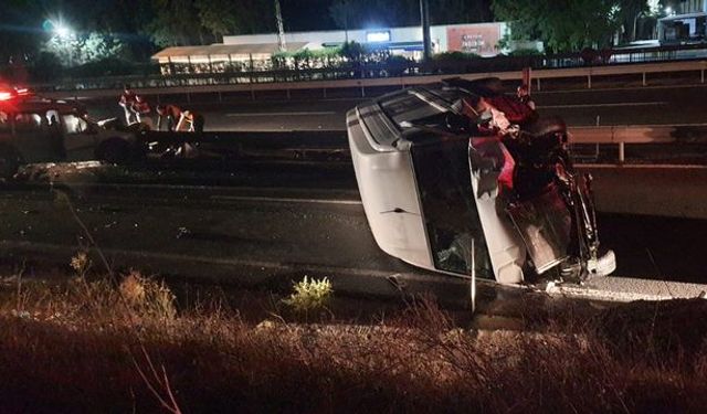 Minibüsle çarpışan hafif ticari araç sürücüsü öldü