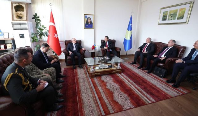 Milli Savunma Bakanı Güler, Türkiye'nin Prizren Başkonsolosluğunu ziyaret etti