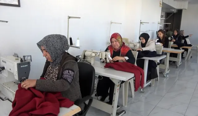 Anne sevgisiyle dikilen kıyafetler Gazze'deki çocukları ısıtacak