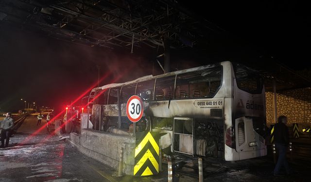 Alev alan yolcu otobüsündeki 6 kişi yaralandı
