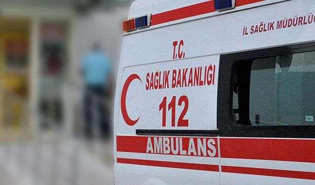 Yolcu midibüsü ile otomobil çarpıştı: 1 kişi hayatını kaybetti, 4 yaralı Çanakkale’nin Lapsek