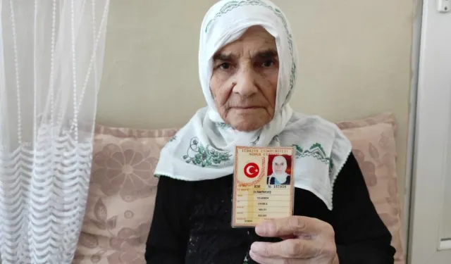 111 yaşındaki Cemile Nine'ye pastalı Kadınlar Günü sürprizi