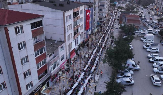 Tekirdağ'da 5 bin kişi ramazanın ilk iftarında bir arada oruç açtı