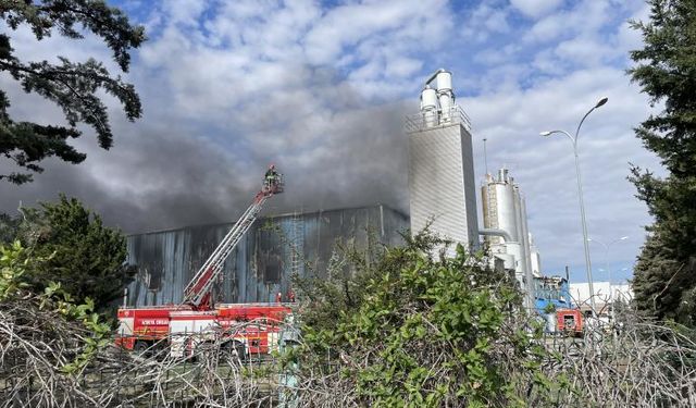 Konya'da fabrika deposunda yangın