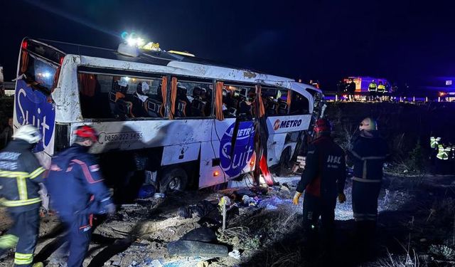 Aksaray'da yolcu otobüsü devrildi: 2 kişi hayatını kaybetti