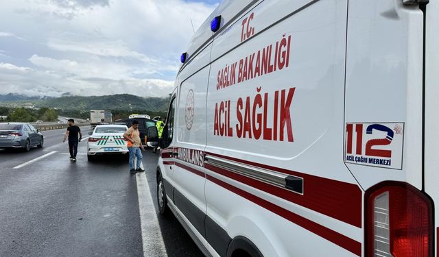 Anadolu Otoyolu'nda ticari araç ile minibüs çarpıştı: 3 ölü