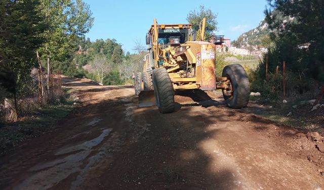 Büyükşehir, Andırın’da 11 Mahallenin Yolunu Yeniliyor