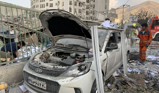 İsrail İran'a Saldırdı: Tahran'da Şiddetli Patlamalar