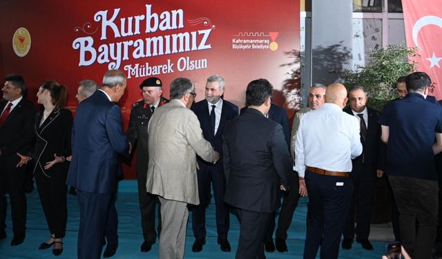 Bayramın ilk günü geleneksel bayramlaşma töreniyle taçlandı
