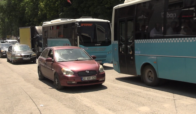 Trafikte kurallara uymayan yandı!
